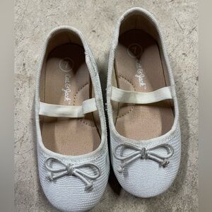 Cat & Jack Girls Ivory Textured Ballet Flats with Bow